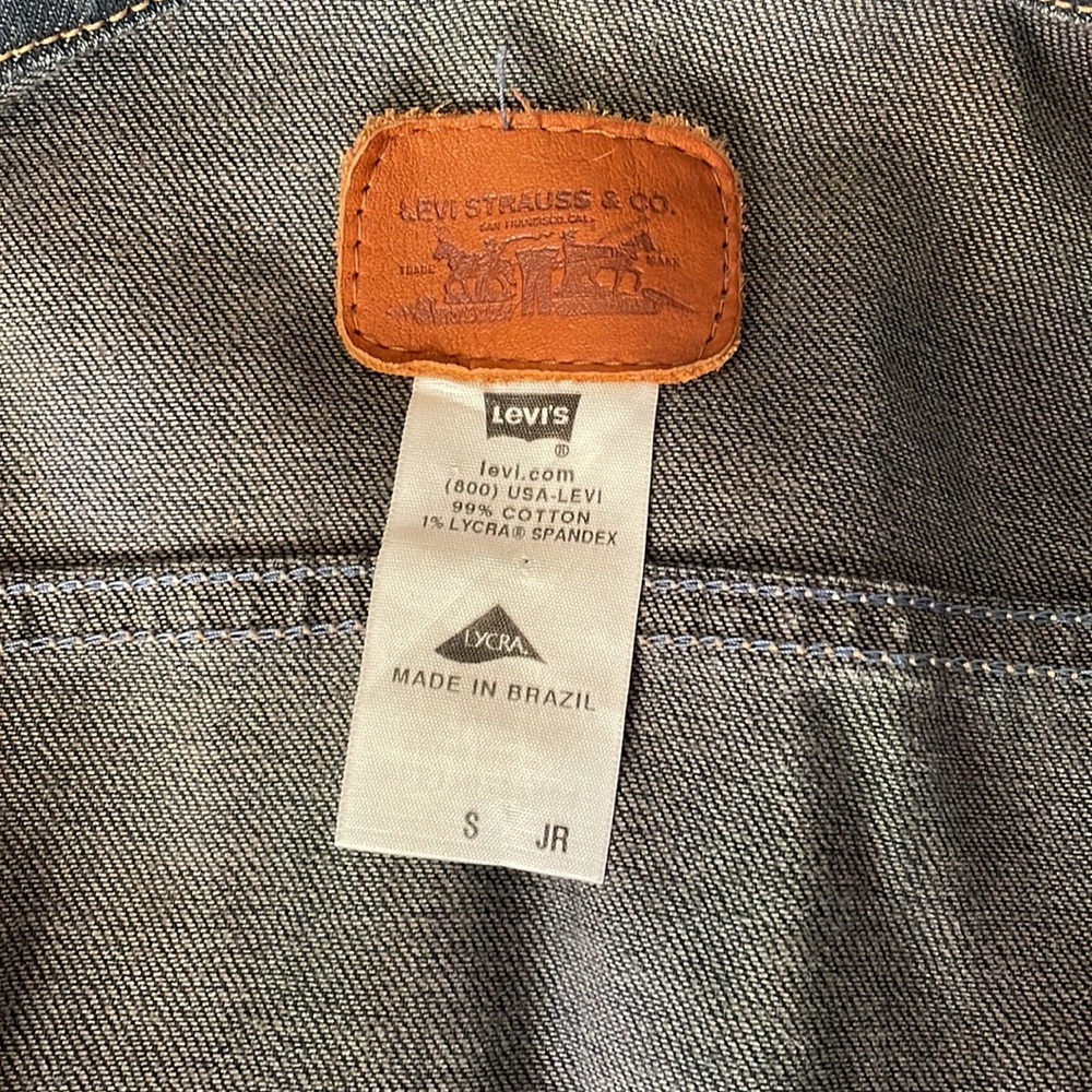 Levi’s Indigo Jean Jacket * True color is a blue/indigo